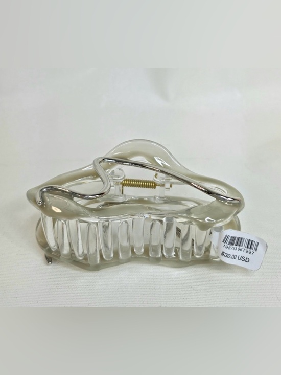 Free people Mason Claw. NWT. Silver and clear - Picture 3 of 4